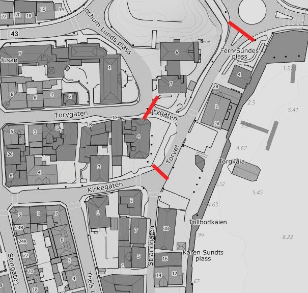 Kartutsnitt av Farsund sentrum som viser midlertidige trafikkstenginger under arrangementet Vannvittig moro. Sperrepunkter er markert med røde linjer ved Brogaten/Lyngdalsveien, Torvgaten og innkjøringen fra Strandgaten mot Torvet. - Klikk for stort bilde